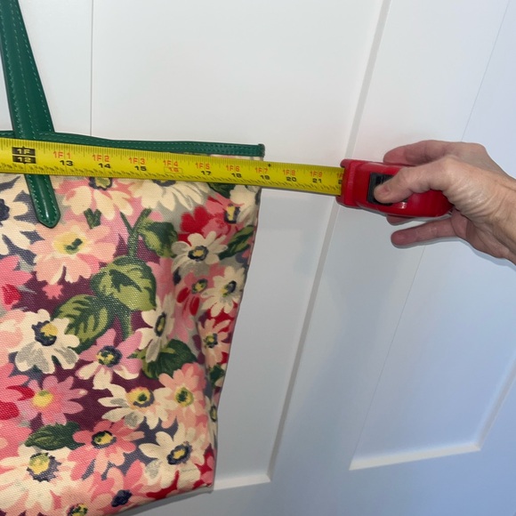 Cath Kidston London: Large Leather Trim Tote in the Painted Daisy Print - Picture 8 of 10